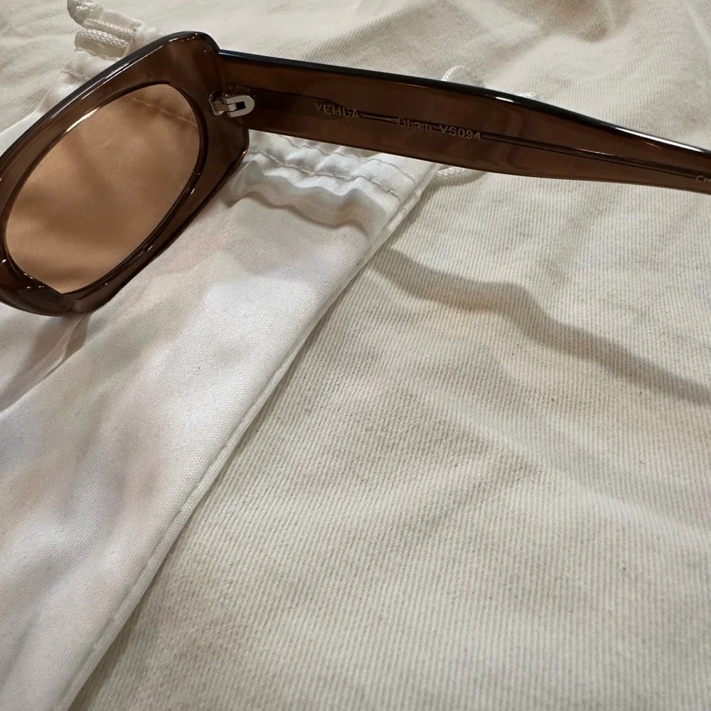 VEHLA Brown Rectangular Sunglasses - Picture 4 of 7